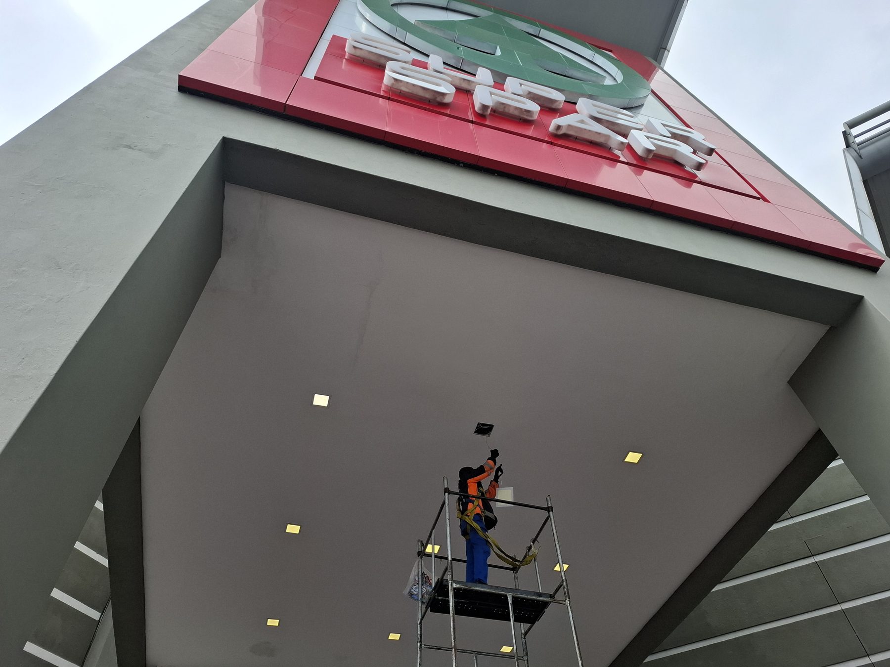 Working at height under a shopping centre canopy